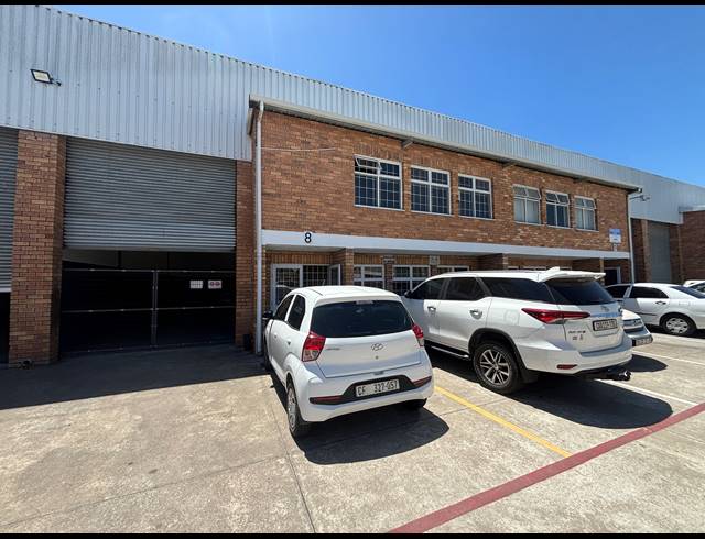 310M² WAREHOUSE TO LET IN STIKLAND INDUSTRIAL